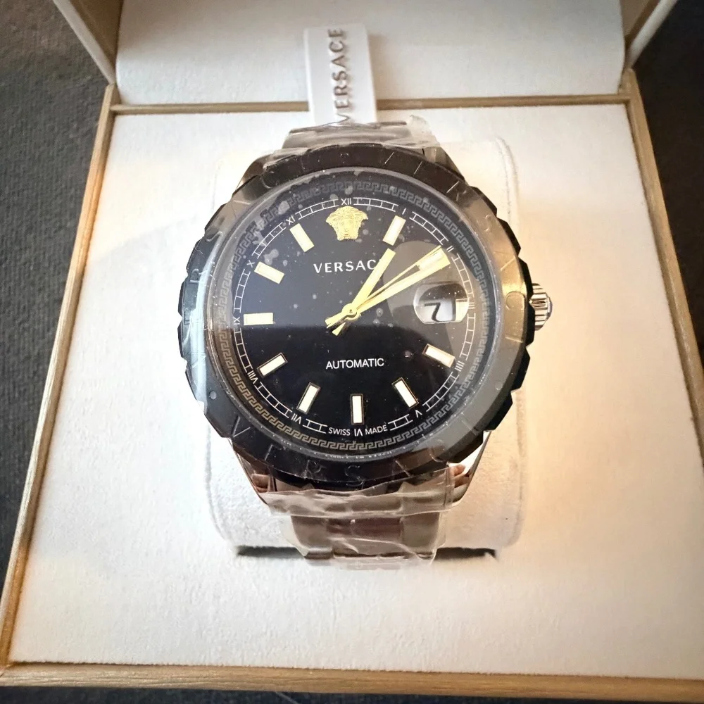 Versace Watch - Picture 1 of 2